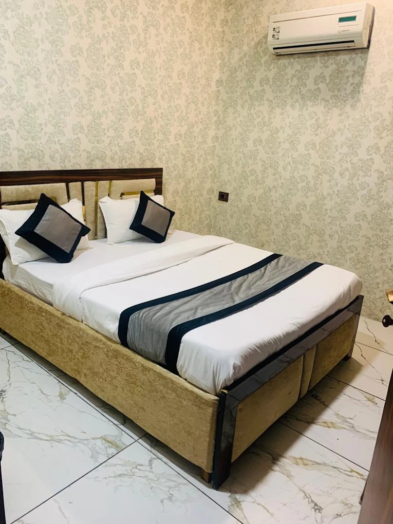 Budget AC Room