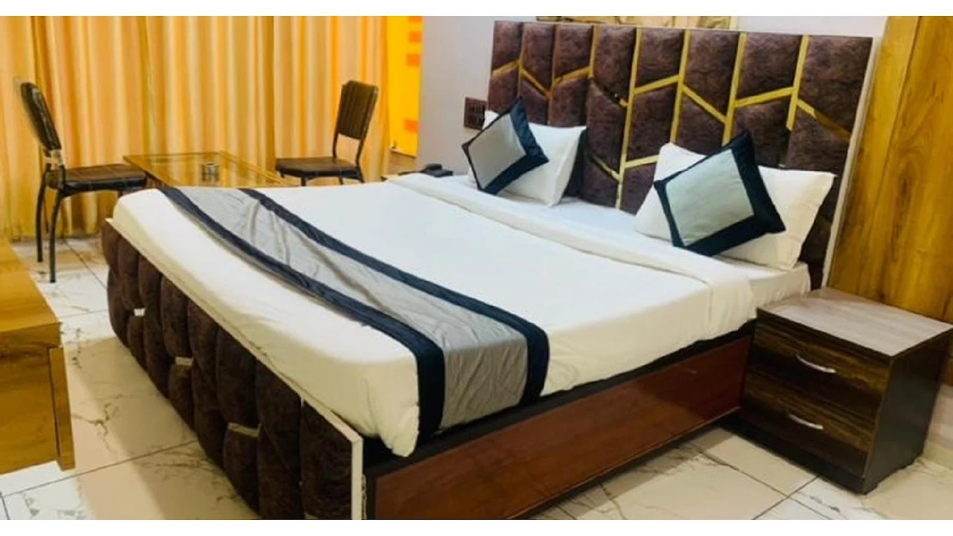 Deluxe King Room